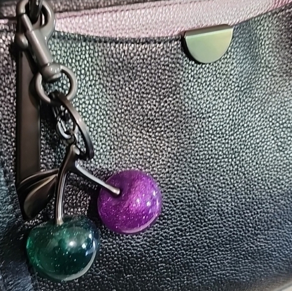 🔹️Coach 🔹️Dreamer 36 In Metallic Color Block With Cherry Charm EUC - Picture 2 of 12